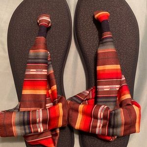 Yoga sling Sanuk sandals